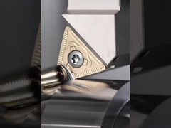 CNC che timbra le parti