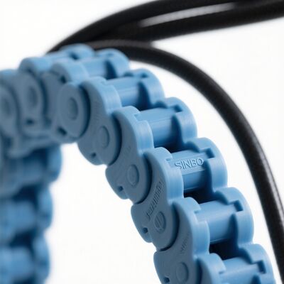 Catena portacavi in nylon resistente all'olio per robot industriali, alta flessibilità, bassa rumorosità, sistema di supporto con separazione interna